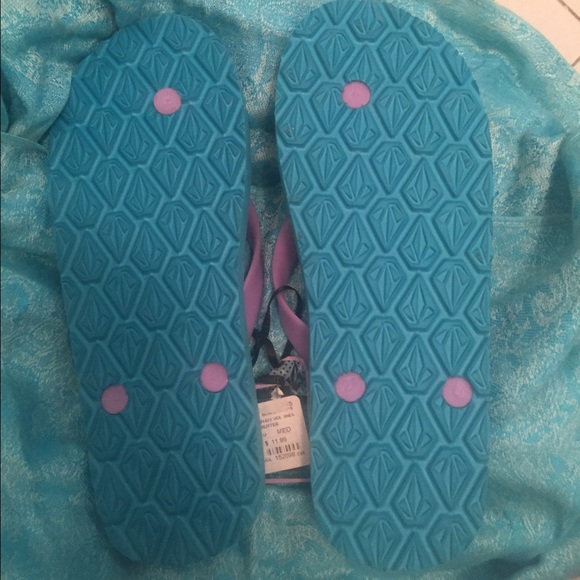 Brand New Volcom Flip Flops 💎 - Picture 2 of 2