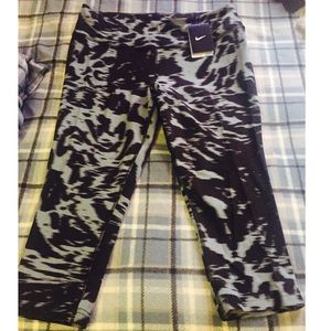 Women's Nike legend tight fit