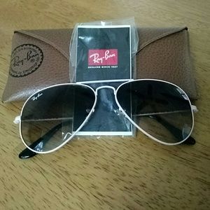 Ray-Ban Aviators in Light Pink