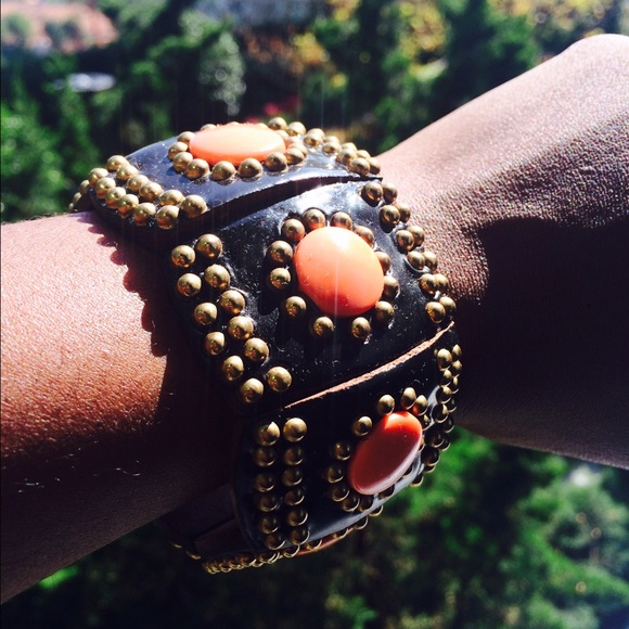 Studded wooden bracelet - Picture 1 of 1