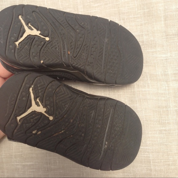 Jordan's size 6 - Picture 2 of 4