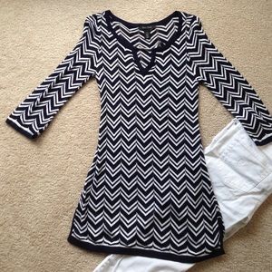 💲sold💲NWT WHBM Navy and White Chevron Tunic