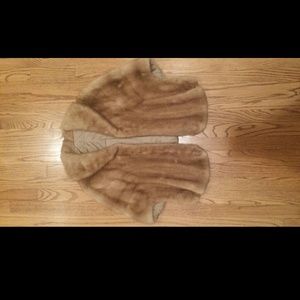 Honey brown faux fur jacket/shaw with pockets!