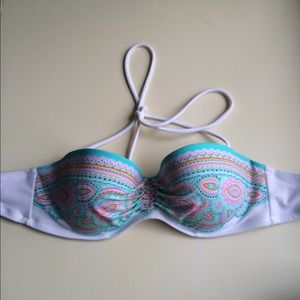 Victoria's Secret bikini top for @hannahberger