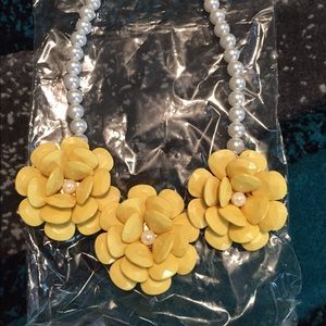 Flower statement necklace