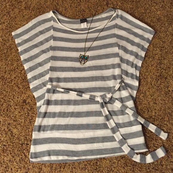 THX Tops - ❌ SOLD ❌ Grey & White Batwing Top