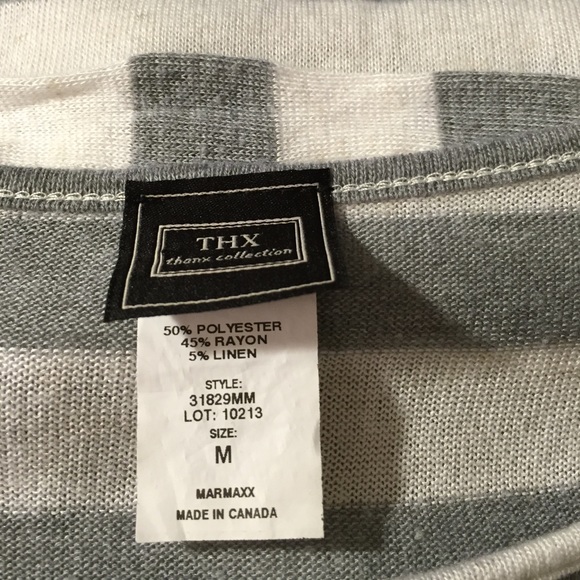 ❌ SOLD ❌ Grey & White Batwing Top - Picture 2 of 2