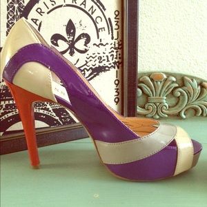 Guess peep-toe pumps, patent leather. So fun!