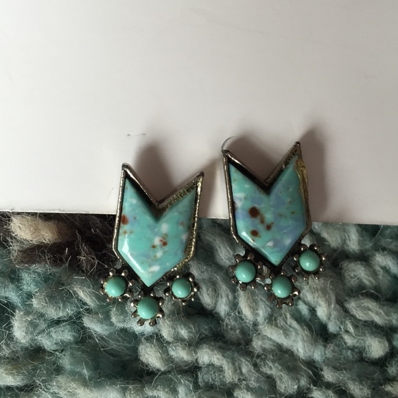 Jewelry - Vintage turquoise earrings