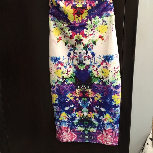 🌼 Summer Floral Strapless Midi Dress - Picture 2 of 4