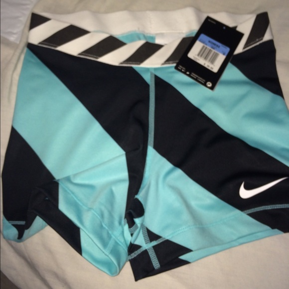 NWT Nike pro shorts medium