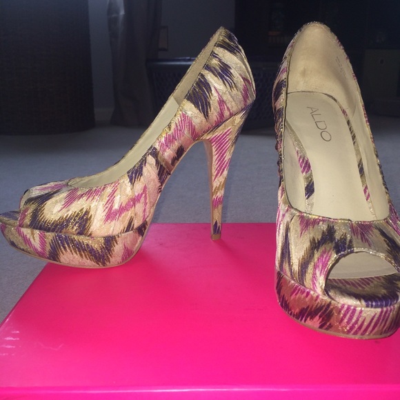 Aldo Fabric Heels - Picture 2 of 4
