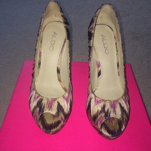 Aldo Fabric Heels - Picture 4 of 4