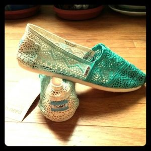 Summer Ombre Blue turqouise Lace TOMS shoes 8