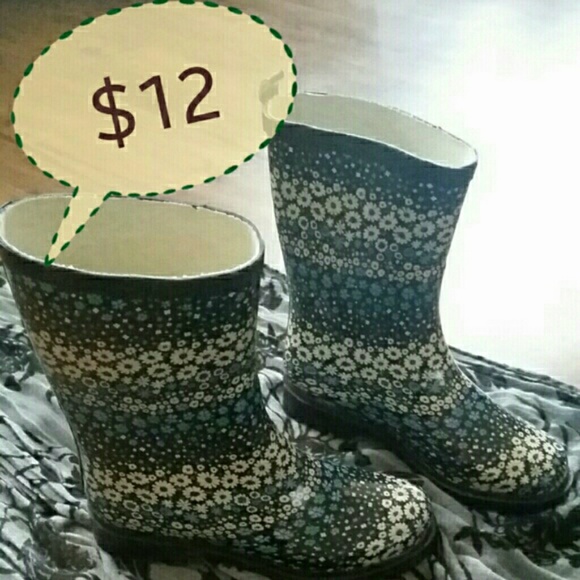 Bundle. Raining boots/ shoes