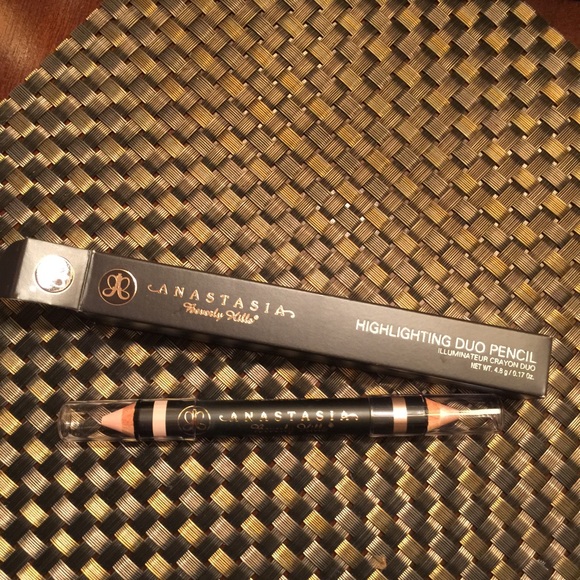 Anastasia of Beverly Hills highlighter duo