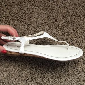 White simple sandal // size 6.5, fits like a 7.