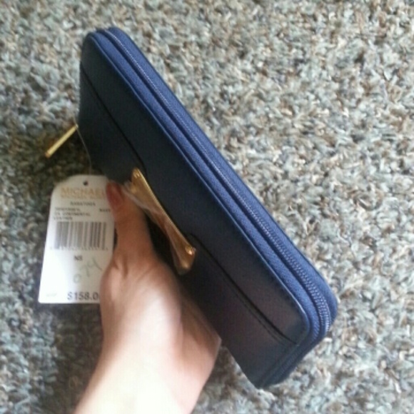 🚫RETURNED🚫 MK NEW Blue Wallet - Picture 3 of 4