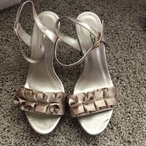 Gold Aldo heel // size 7