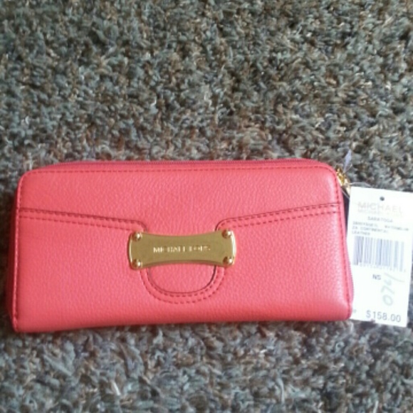 🚫GIFTED!!🚫 MK NEW Wallet!! - Picture 2 of 4