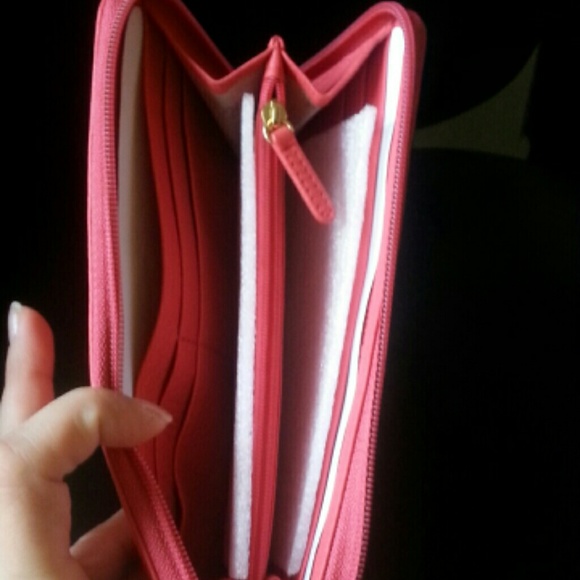 🚫GIFTED!!🚫 MK NEW Wallet!! - Picture 4 of 4