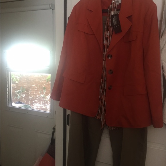 Suit - Picture 3 of 3