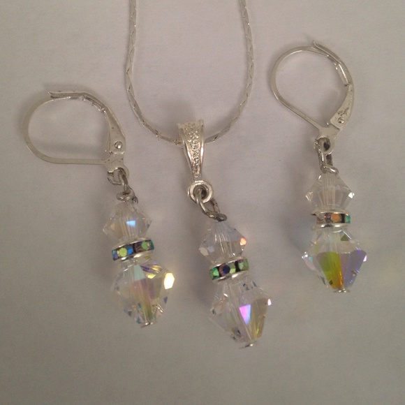 Earring pendant sets.