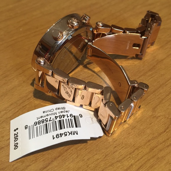 Authentic Michael Kors Rose Gold Watch - Picture 3 of 4