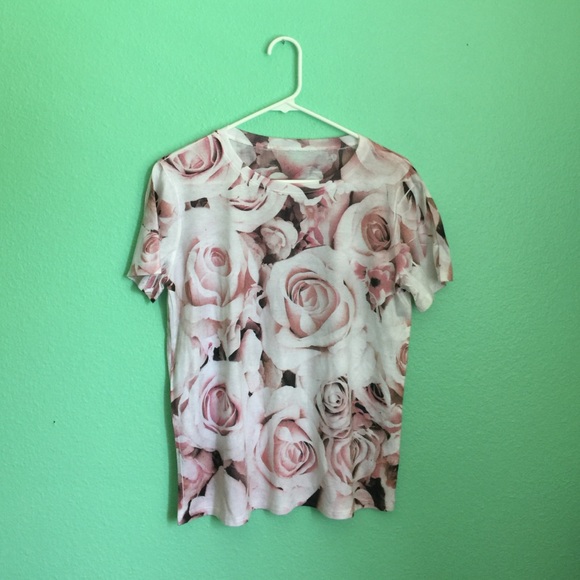 🔴F21 rose print tee shirt