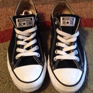 BLACK LOW TOP CONVERSE