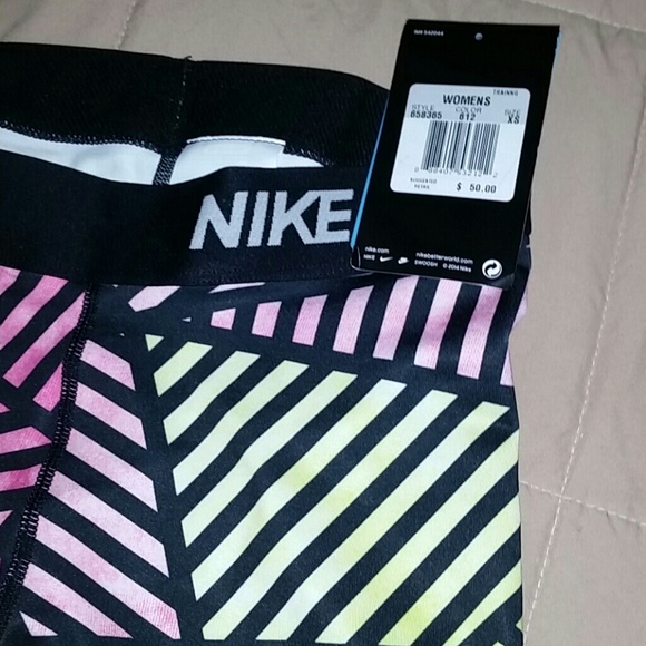Nike Dri-Fit - Picture 2 of 3
