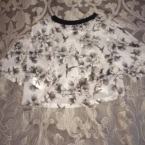 H&M crop top fits like size XS/Small