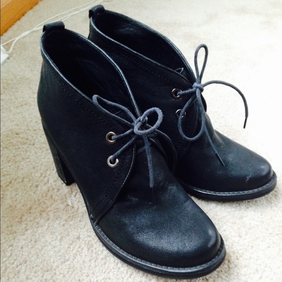 Pre owned Jeffery Campbell Boxxy bootie size 9