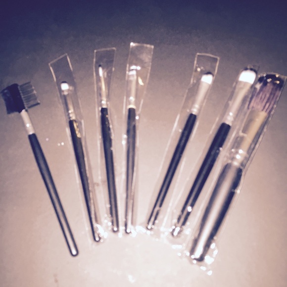 7 Piece Black Professional Make Up Brushes
