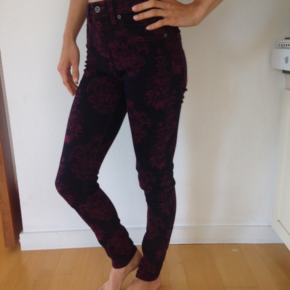 Patterned High-Waisted Jeans