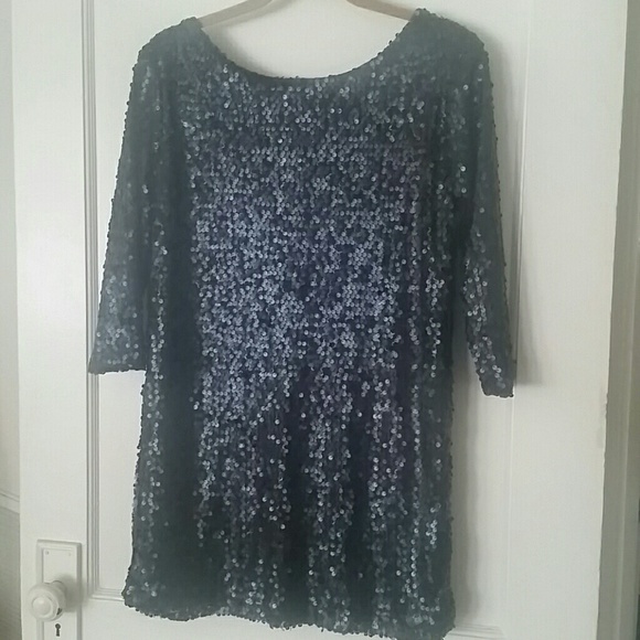 Sequin V-back holiday party dress🎉