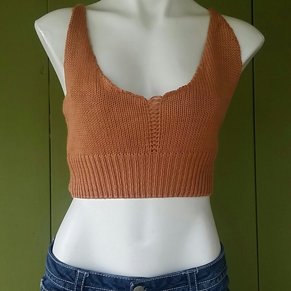 NWOT Adorable Knit Crop Top - Picture 2 of 4