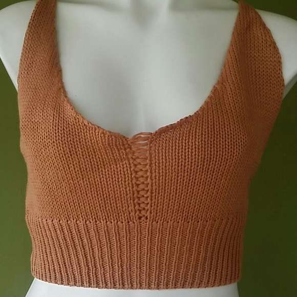 NWOT Adorable Knit Crop Top - Picture 3 of 4