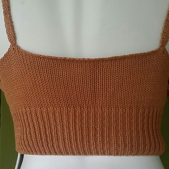 NWOT Adorable Knit Crop Top - Picture 4 of 4