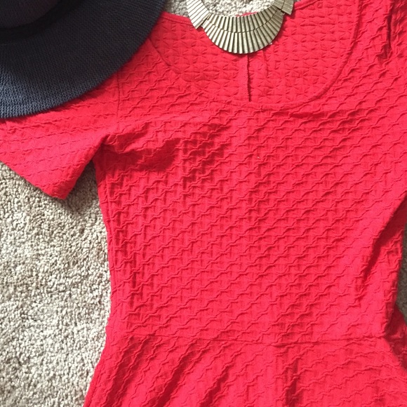 RED DRESS - Picture 3 of 3
