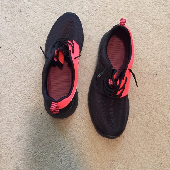 Nike Roshes size 8 - Picture 2 of 2