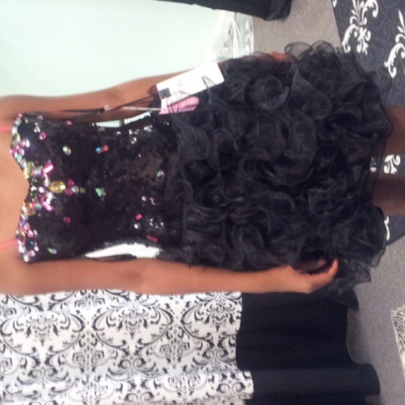 A beautiful homecoming dress! - Picture 1 of 1