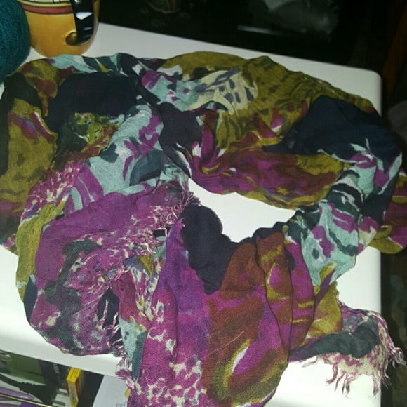 Multi color scarf - Picture 2 of 2