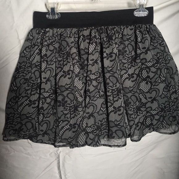 Black and white paisley design skirt