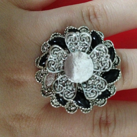 Silver and black flower ring
