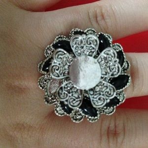 Silver and black flower ring
