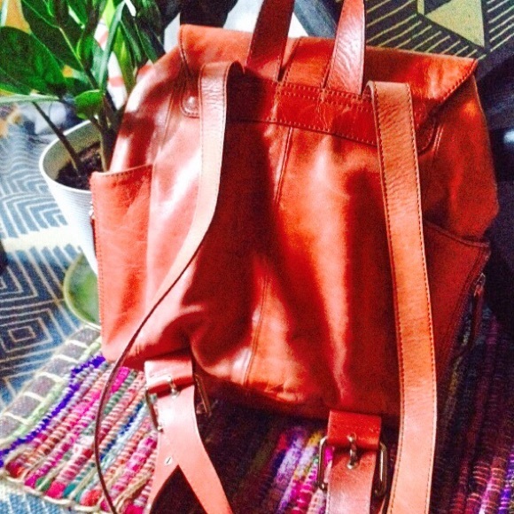 Kenneth Cole Backpack - Picture 2 of 3
