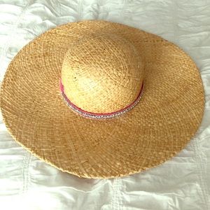 New juicy couture sun bathing hat! New with tags!