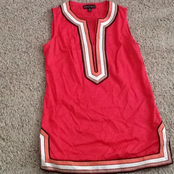 Sleeveless Fuchsia top with trim