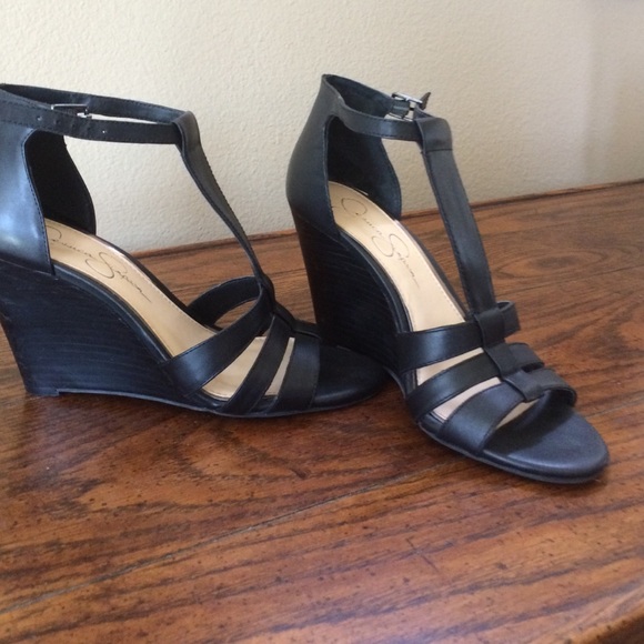 Black wedges